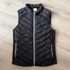 GAP Women’s Black Recycled Lightweight Puffer Vest Size Small